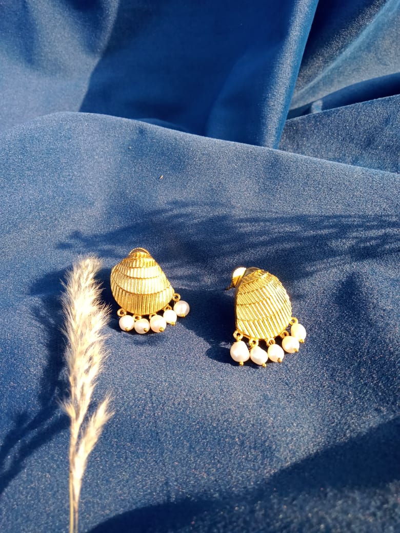 Golden Shell Pearl Drop Earring