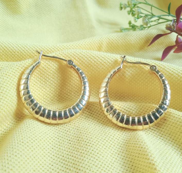 Classic Ribbed Gold Hoop Earring