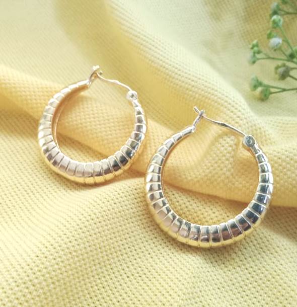 Classic Ribbed Gold Hoop Earring